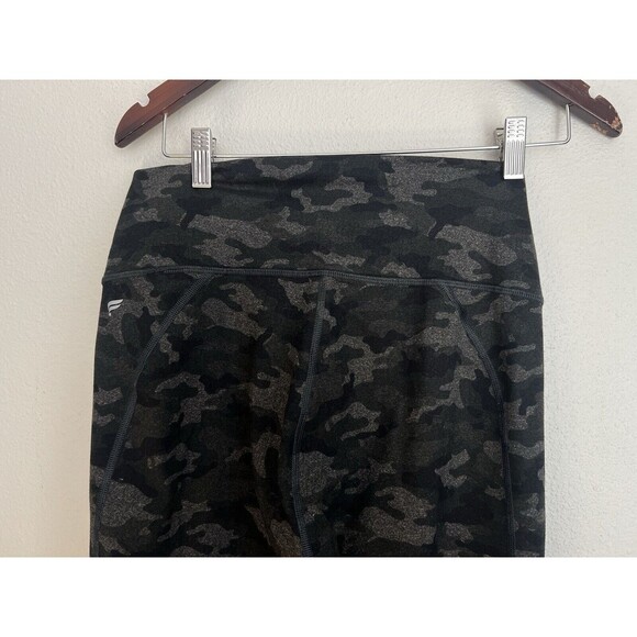 Fabletics High-Waisted Printed Heathered Legging Gray Heather Camo M Athleisure - Picture 6 of 7